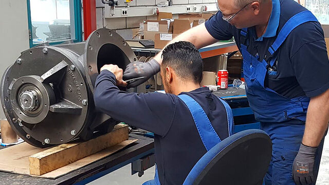 Service and maintenance on rotary valves