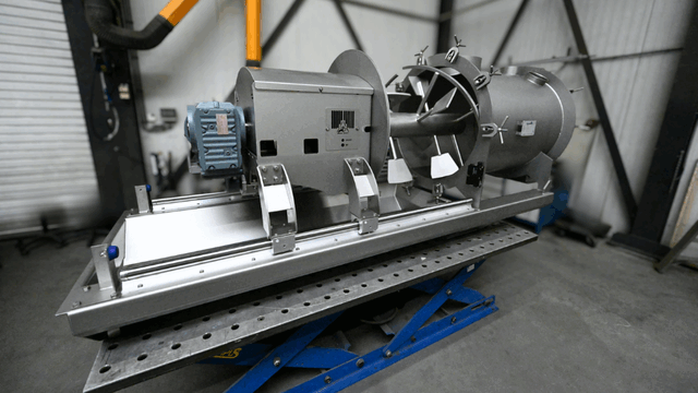 TBMA quickly demountable batch mixer with rail system and residu collection tray in dosing system for potato flakes